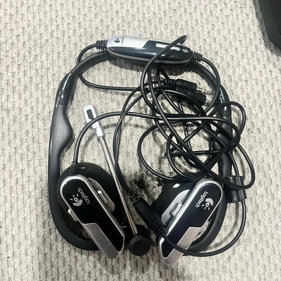Logitech headset with mic - Picture 3 of 3